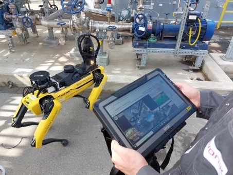Instandhaltung per Roboter in der Chemieindustrie: Evonik vertraut auf Getac Tablet F110 zur Steuerung eines  Roboters