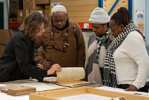 Austausch über Kulturgüter aus Kamerun