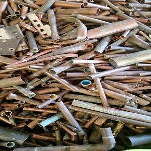 Die Schrottabholung Bochum bietet die Abholung von Schrott sowie den Ankauf von Metallschrott