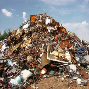 Schrottabholung Bochum – Gemischter Schrott, insbesondere Elektroschrott, steckt voller wertvoller Materialien für die Industrie