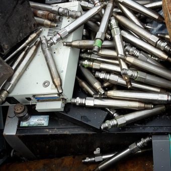Die Schrottabholung ist mobil in Krefeld und ganz Nordrhein-Westfalen und entfernt Schrott überall, egal wer der Kunde ist.
