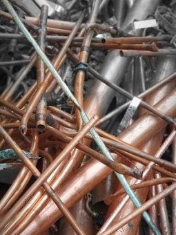 Metalle, Badewannen und Rohre: Die Schrottabholung Lünen nimmt alles mit…