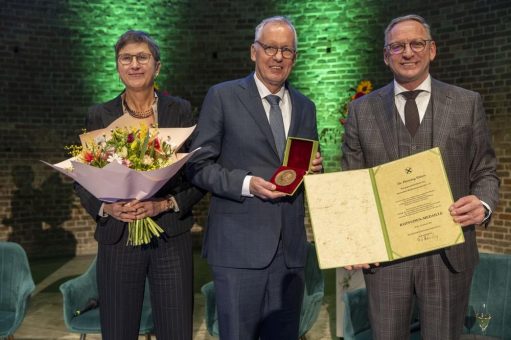 Raiffeisen-Medaille an Dr. Henning Ehlers