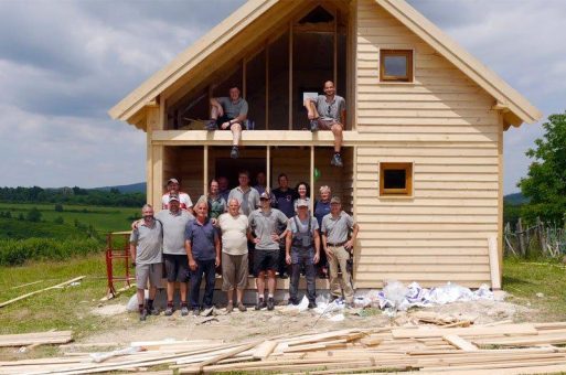 PROTEMA unterstützt Erdbebenopfer mit Bau von Holzhäusern