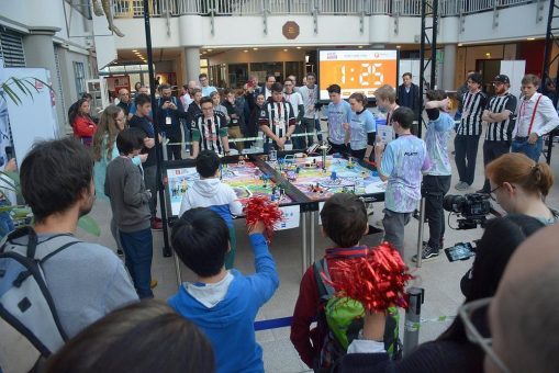 Friedberger Team „Masch Misch“ gewinnt den FIRST LEGO League-Regionalwettbewerb in Wetzlar mit Roboter- und Forschungsaufgaben