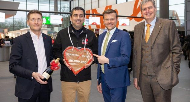 NürnbergMesse begrüßt ihren 50-millionsten Besucher während der Spielwarenmesse