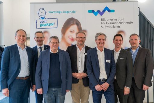 Frank Brinkschröder übernimmt Geschäftsführung und Institutsleitung des Bildungsinstituts für Gesundheitsberufe Südwestfalen