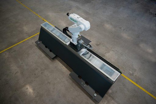 Ein HIWIN Roboter auf Achse