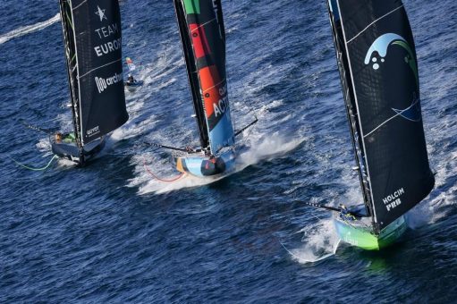 11th Hour Racing Team wird als erstes um 15:45 Uhr an der Wendemarke erwartet