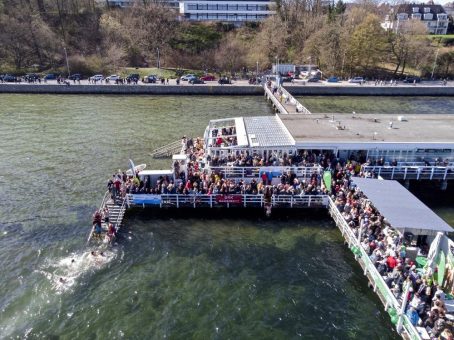 Drei, zwei, eins und rein in die kalten Fluten! Anbaden in der Kieler Förde
