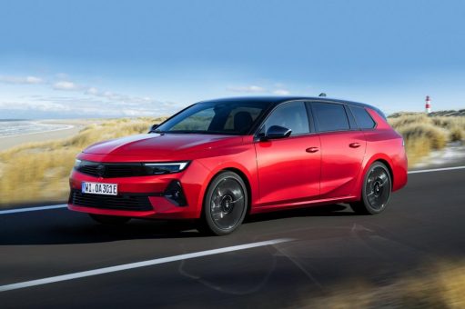 Perfekter Reisebegleiter: Der neue Opel Astra Sports Tourer Electric mit Original-Zubehör
