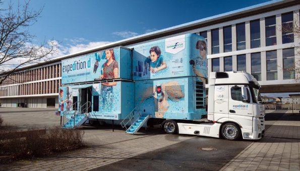 Wie wir in Zukunft arbeiten: Erlebnis-Lern-Truck informiert in Böblingen über digitale Technologien