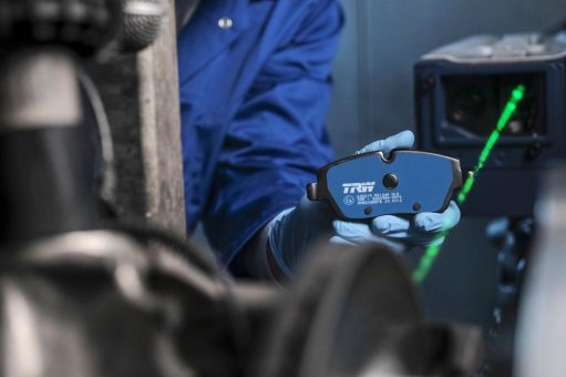 TRW Electric Blue: Bremsbelag für Elektro- und Hybridfahrzeuge mit Innovationspreis ausgezeichnet