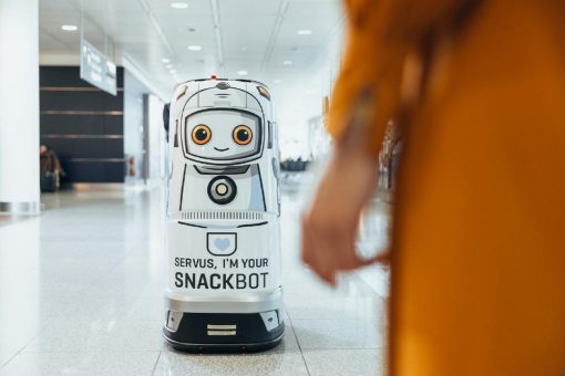 Roboter verkauft Getränke und Snacks am Münchner Flughafen
