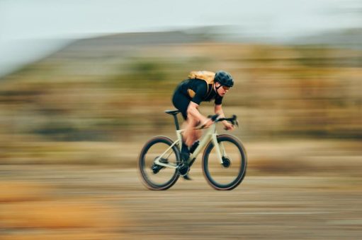 ROSE Bikes präsentiert Race Gravel Bike BACKROAD FF und erweitert Portfolio um eine brandneue Plattform