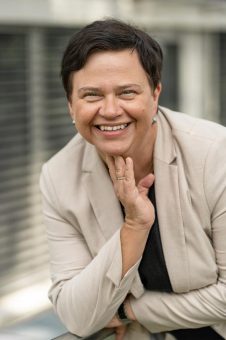 Petra Spitzmüller (54), Geschäftsführerin der AOK Mittlerer Oberrhein, wird mit sofortiger Wirkung in den Beirat der DRK-Medizinakademie berufen