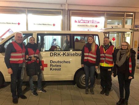 DRK-Kältebus bringt Wärme in die Nacht