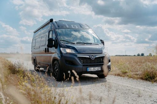 Ein Fahrzeug, drei Urlaubsvarianten: Der Opel Movano als Wohn- und Reisevan von Crosscamp