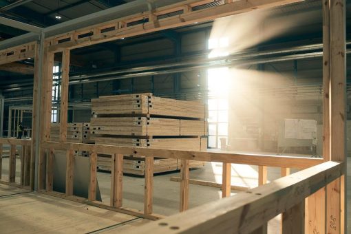 KLEUSBERG setzt auf nachhaltige Holz- und Hybridmodulbauweise: Eine Symbiose aus traditionellem Handwerk und innovativer Bauweise