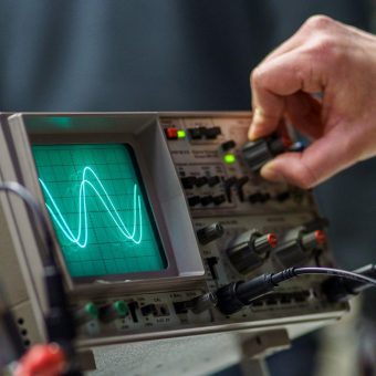 Vom Techniker zum Master in Elektrotechnik und Zuverlässigkeitsingenieurwesen