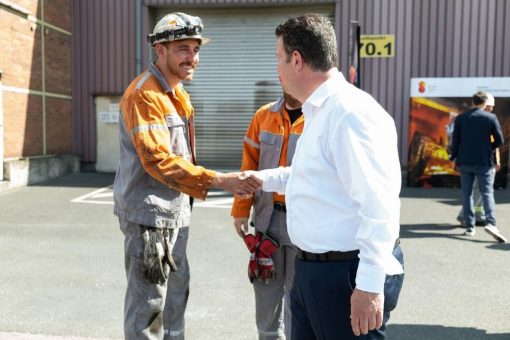 Bundesarbeitsminister Heil erkundigt sich bei den Deutschen Edelstahlwerken über die Vorzüge von Elektrostahl