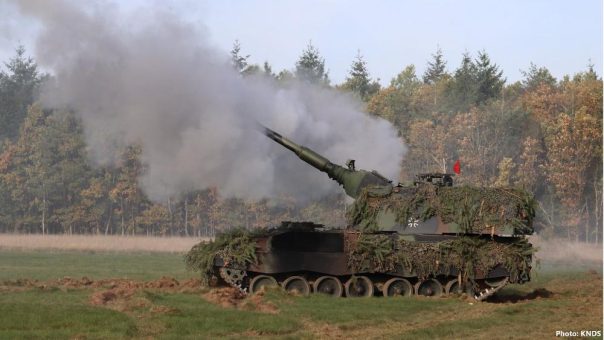 Rheinmetall mit der Fertigung von 22 Fahrgestellen und Waffenanlagen für die Panzerhaubitze 2000 beauftragt