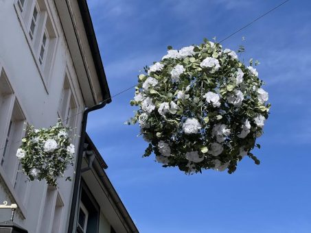 Farbenfrohe Stadtdekoration: Die Konstanzer BlumenBälle sind zurück