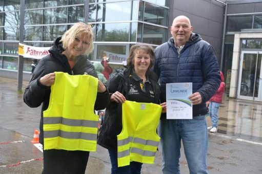 1.111 Euro für Erstklässler-Sicherheitswesten