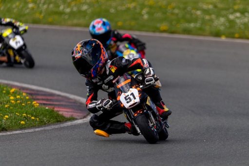 Junge Talente zeigen ihr Können auf zwei Rädern in der Motorsport Arena