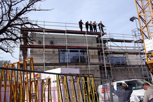 Richtfest für Kita des Advent-Wohlfahrtswerks in Gunzenhausen