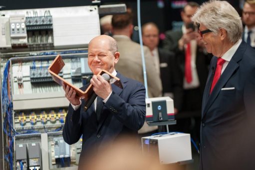 Hannover Messe: Bundeskanzler und norwegischer Ministerpräsident besuchen Rittal und Eplan