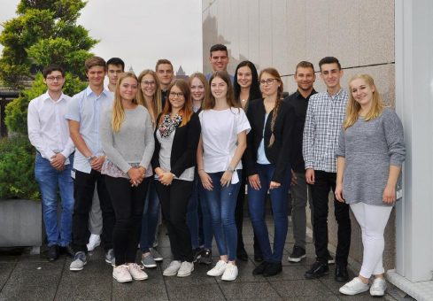 Erfolgreicher Start in das Berufsleben: uniVersa setzt auf Berufsausbildung und duales Studium