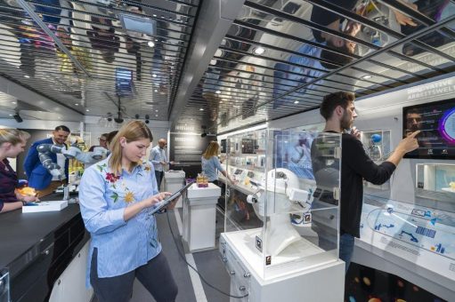 Zukunftstechnologien zum Anfassen: InnoTruck zeigt in Meldorf, woran geforscht wird