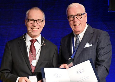 128. Deutscher Ärztetag in Mainz: Paracelsus-Medaille für Prof. Dr. Dr. med. René Gottschalk