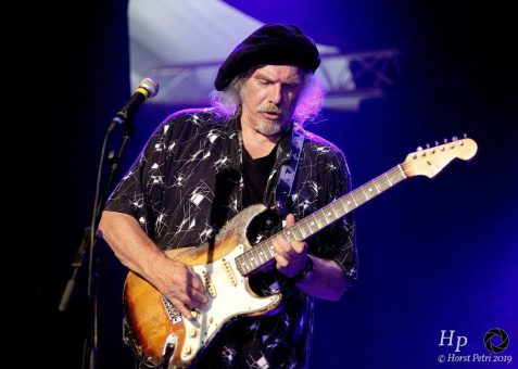 Solokonzert mit dem gefeierten britischen Blues-Veteran Mick Pini