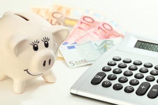 Wie viel Geld sollte man monatlich in einen ETF investieren?