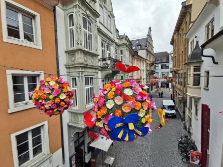Neue Farben & Formen: BlumenBälle & FarbTupfer in Konstanz