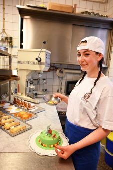 Mit Liebe zum Detail: Potsdamer Konditorin Francine Bartsch will Miss Handwerk werden