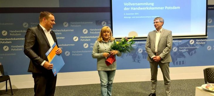Goldenes Ehrenzeichen des Handwerks für verdiente Unternehmerin: Kosmetikermeisterin Anette Zimmermann für herausragendes Ehrenamt geehrt
