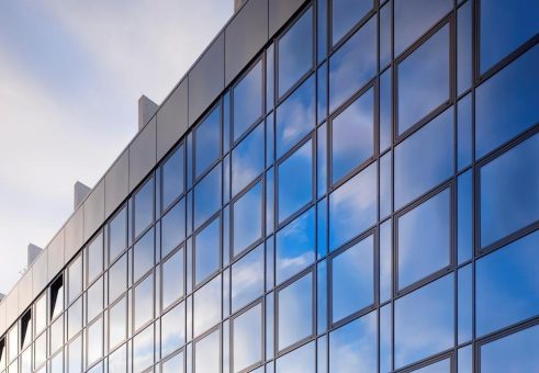 Herbstliche Pflege leicht gemacht: Mit Pilkington Activ™ bleibt ihr Glas sauber