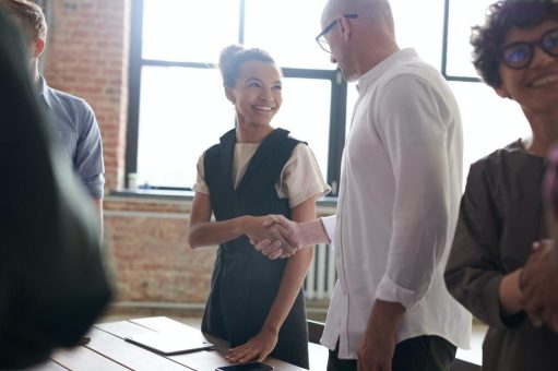 Gruppe Deutsche Börse wählt Arvato Systems als Full-Service Customer Experience Dienstleister