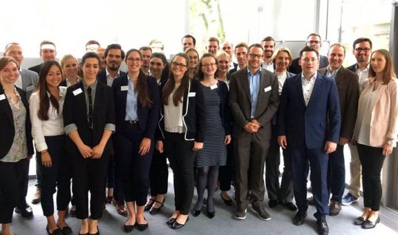 Studenten der Uni Paderborn erarbeiten mit Arvato Systems Risikostrategien