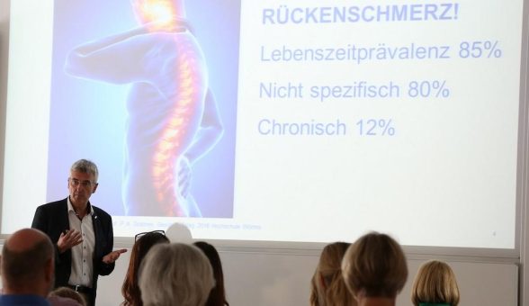 Sitz gerade! – 3. Gesundheitstag der Hochschule Worms befasste sich mit dem Thema Rücken