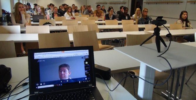 Live-Videochat aus dem Hörsaal
