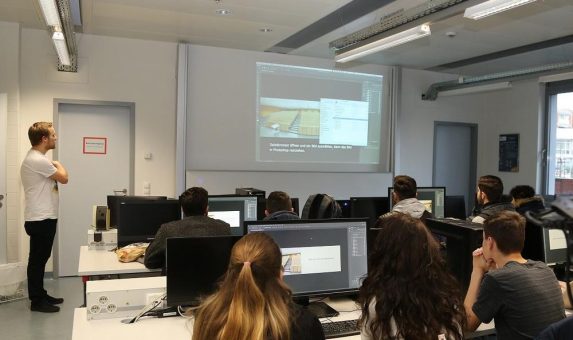 Informatik-Challenge für 220 Schülerinnen und Schüler
