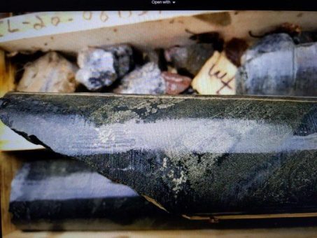 Rover Metals findet oberflächennah 6,4 Meter mit 4,63 g/t Gold auf Beaver