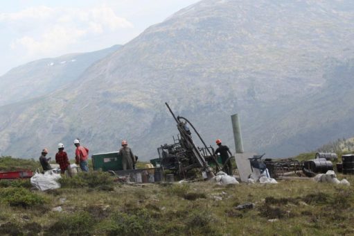 Metallic Minerals: Eric Sprott bleibt Keno Hill treu und übt Optionen aus