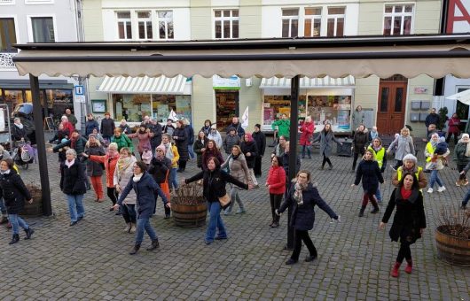 „One Billion Rising“ auf dem Marktplatz in Lauterbach