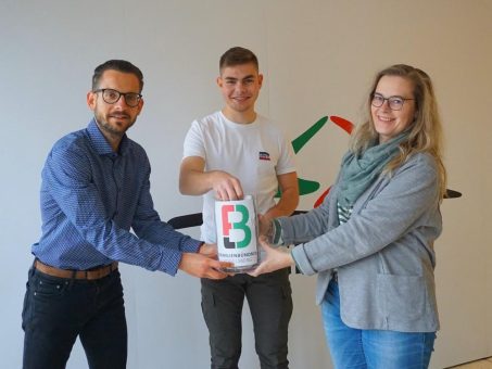 Glückliche Gewinnerin gezogen
