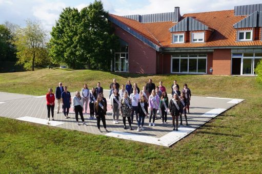 Jubel und Freude in der Krankenpflegeschule